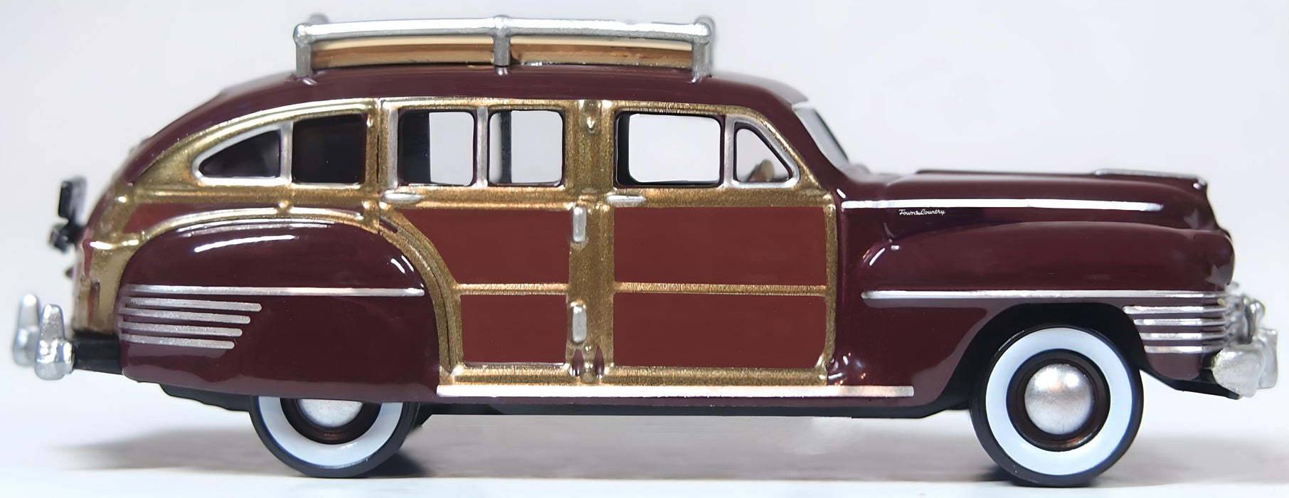 Oxford Diecast 1:87 scale Chrysler T & C Woody Wagon 1942 Regal Maroon Right