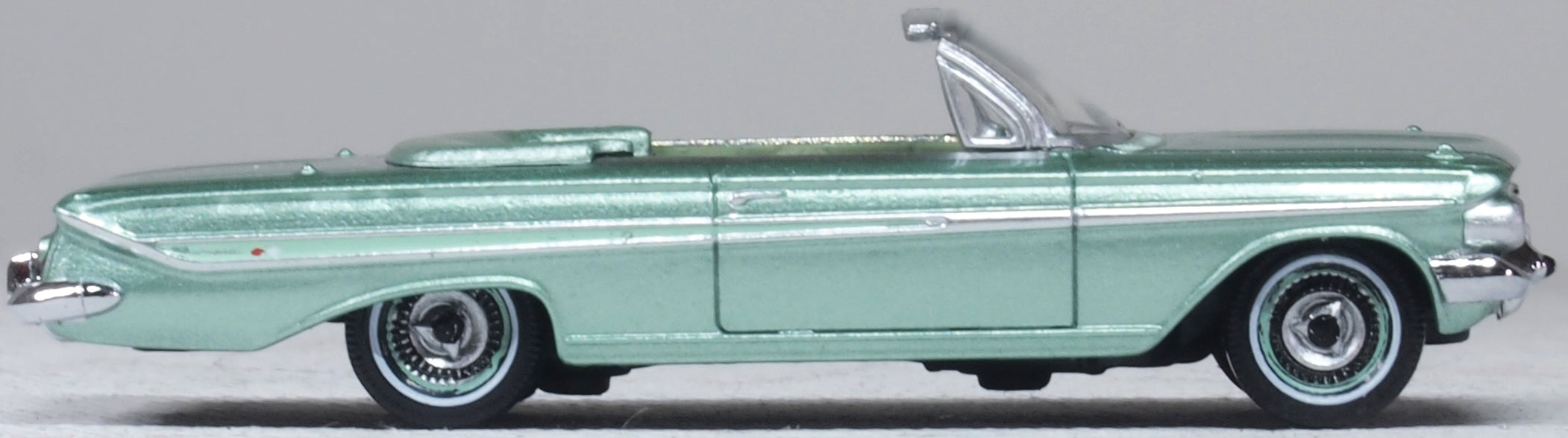 Oxford Diecast 1961 Chevrolet Impala Convertible Arbor Green 1:87