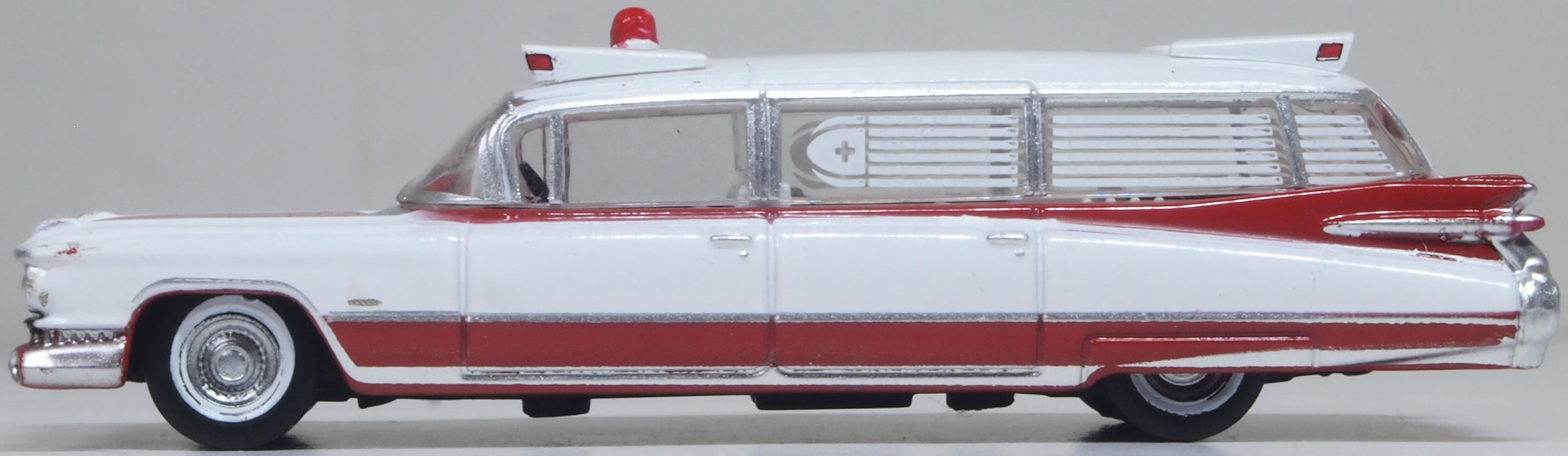 Oxford Diecast 1959 Cadillac Miller-Meteor Ambulance 1:87