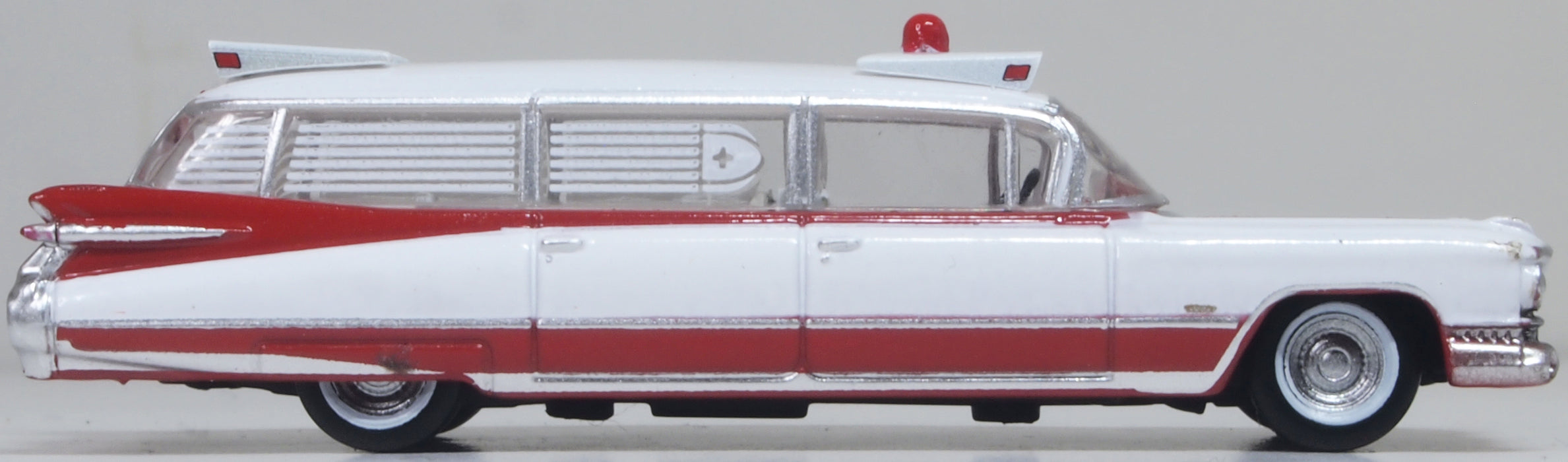 Oxford Diecast 1959 Cadillac Miller-Meteor Ambulance 1:87