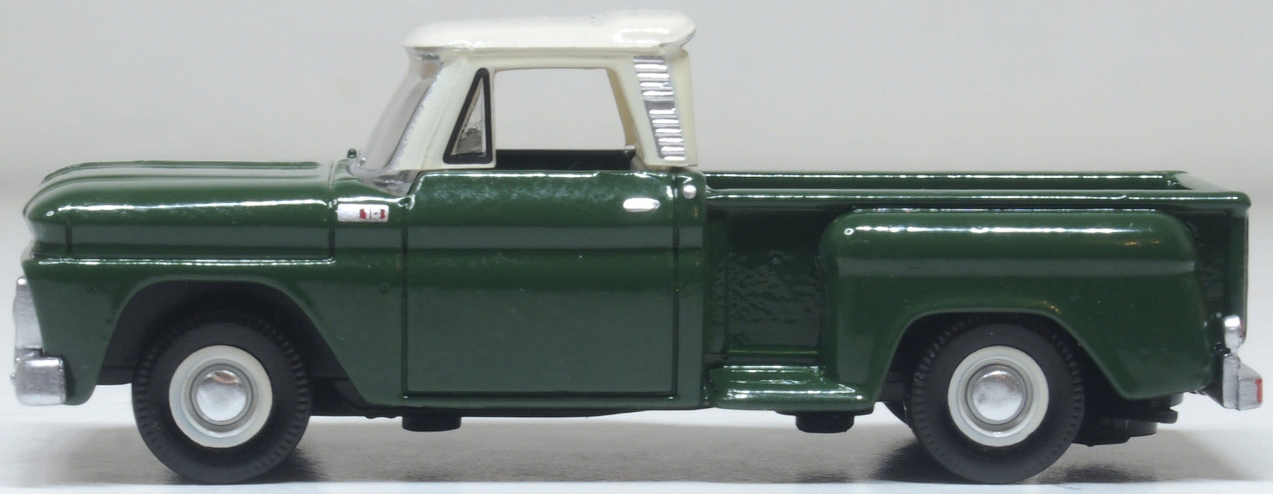 Oxford Diecast 1965 Chevrolet Stepside Pickup  Dark Green/Ivory 1:87