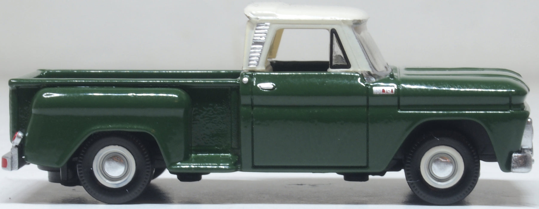 Oxford Diecast 1965 Chevrolet Stepside Pickup  Dark Green/Ivory 1:87