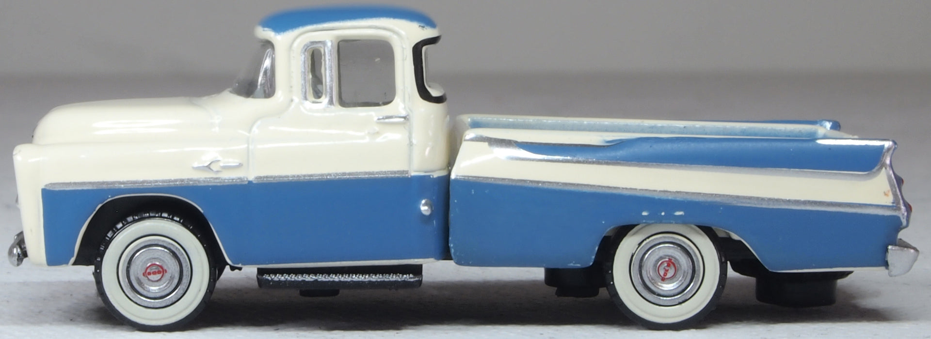Oxford Diecast 1957 Dodge D100 Sweptside Pick Up Ice Blue/Glacier White 1:87
