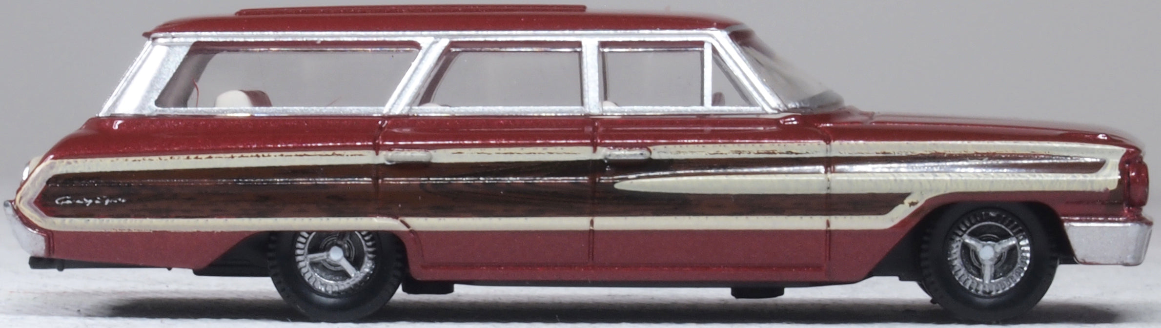 Oxford Diecast 1964 Ford Country Station Wagon Squire Vintage Burgundy 1:87