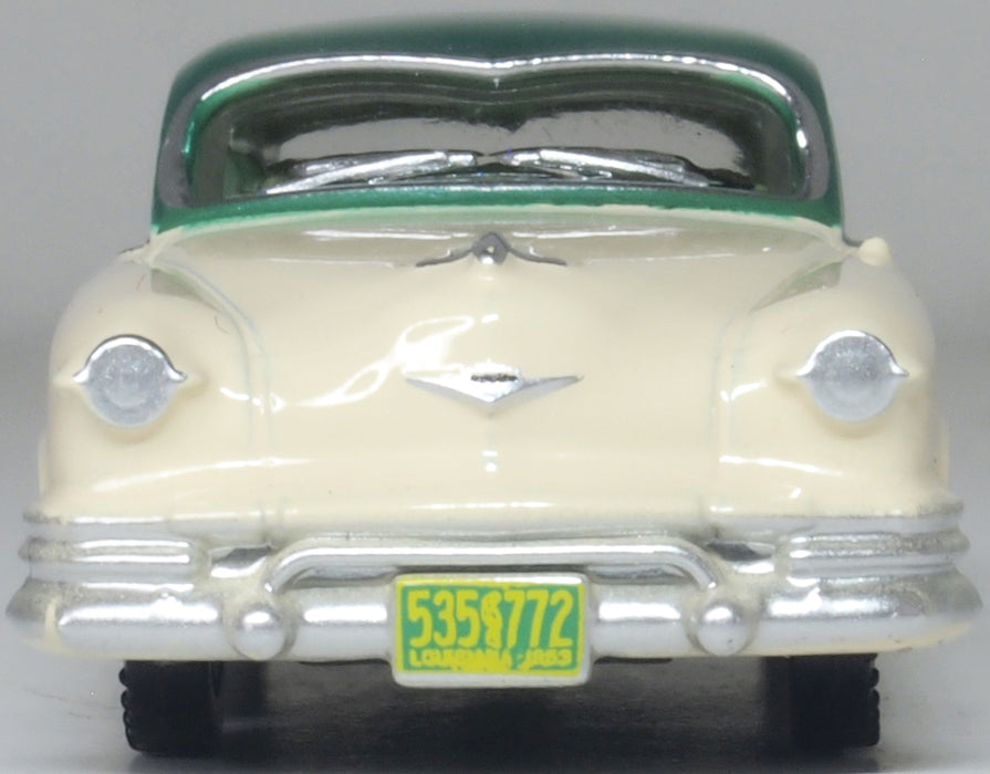 Oxford Diecast 1953 Kaiser Manhattan Stardust Ivory/Jade Green 1:87
