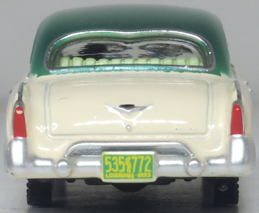 Oxford Diecast 1953 Kaiser Manhattan Stardust Ivory/Jade Green 1:87