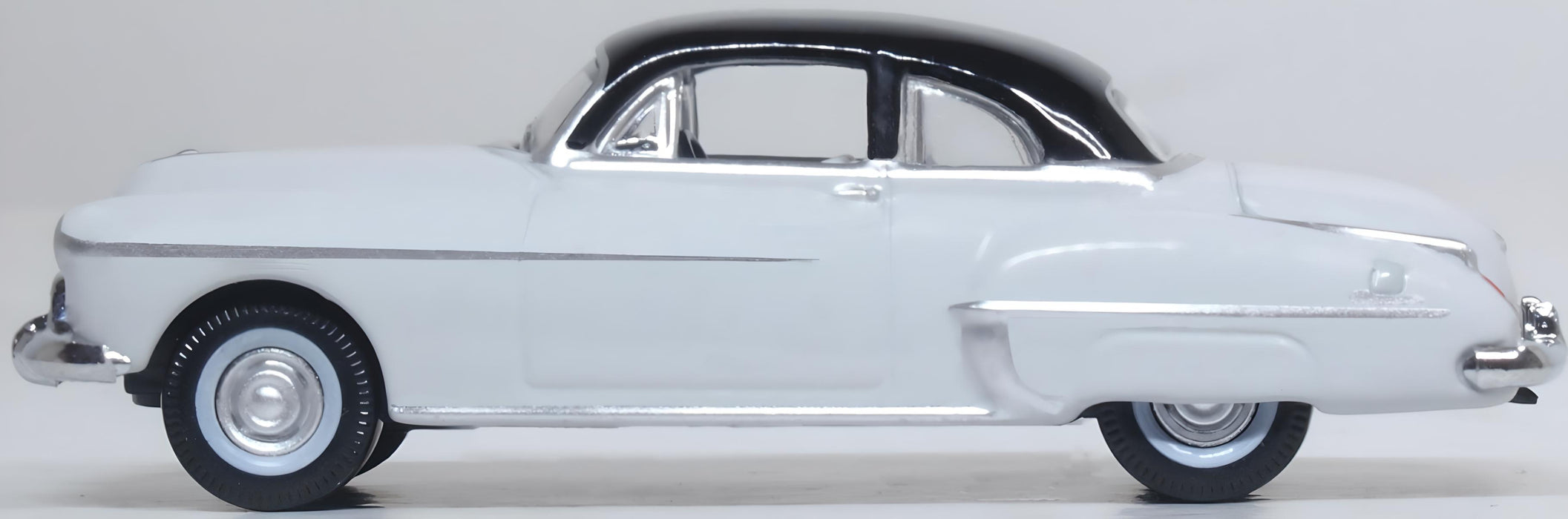 Oxford Diecast Marol Grey/Black Oldsmobile Rocket 88 Coupe 1950 -1:87 Scale 87OR50005 left