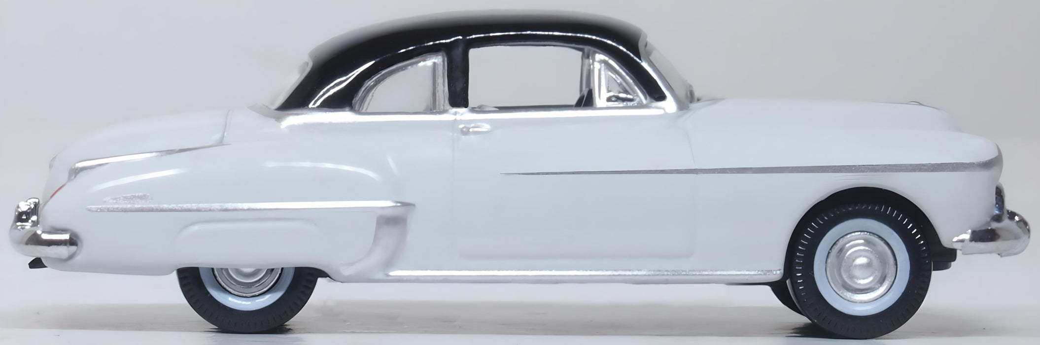 Oxford Diecast Marol Grey/Black Oldsmobile Rocket 88 Coupe 1950 -1:87 Scale 87OR50005 right