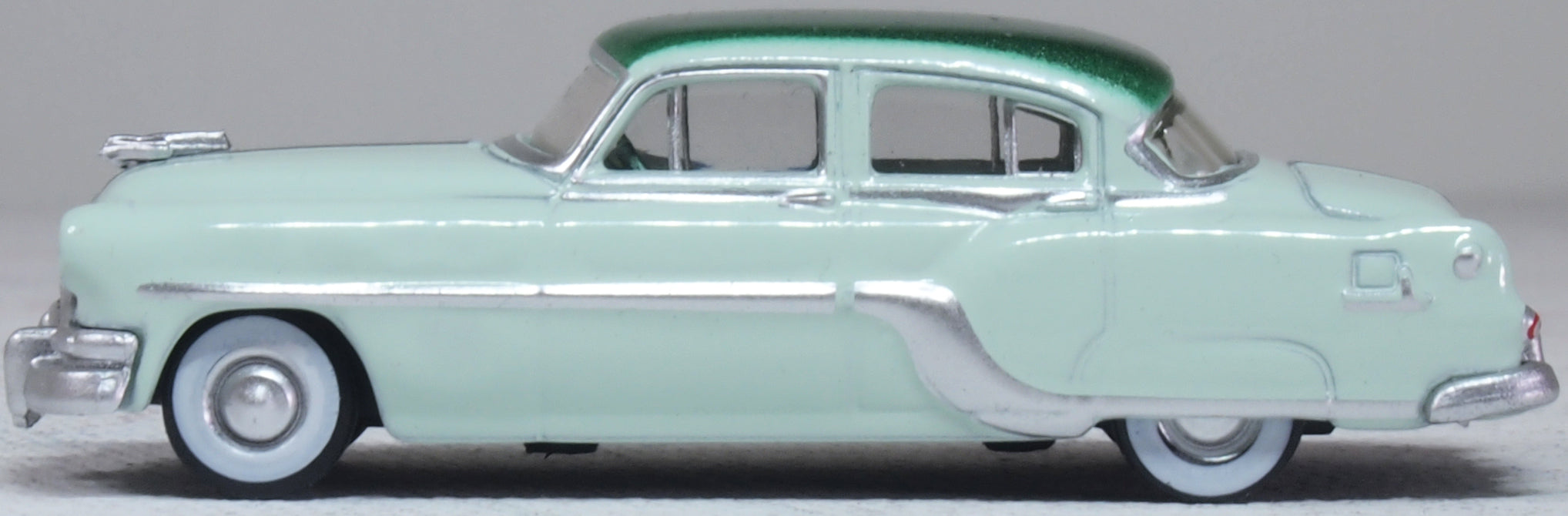 Oxford Diecast 1954 Pontiac Chieftain 4 Door Shannon Green/brookmere Green 1:87