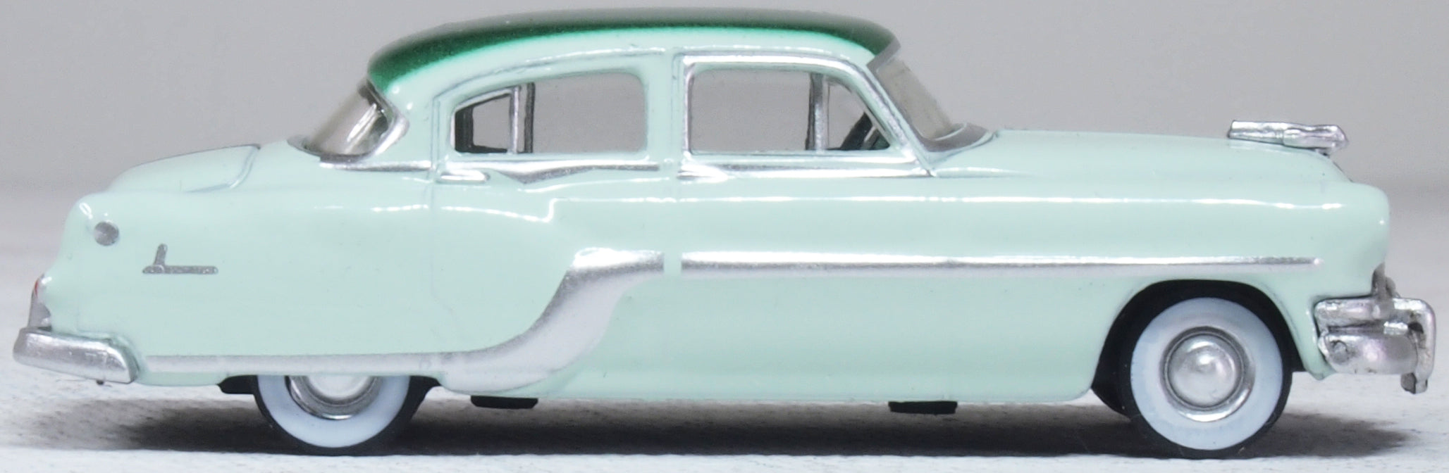 Oxford Diecast 1954 Pontiac Chieftain 4 Door Shannon Green/brookmere Green 1:87