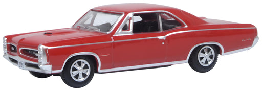 Model of the Montero Red Pontiac GTO 1966 by Oxford at 1:87 scale. 87PG66002