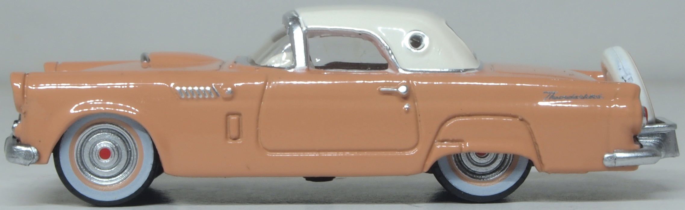 Oxford Diecast 1956 Ford Thunderbird Buckskin Tan/Cream 1:87 Scale