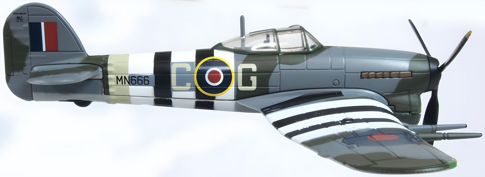 Oxford Diecast 121 Squadron RAF Holmsley South 1944 Hawker Typhoon Mk1 AC100 Right