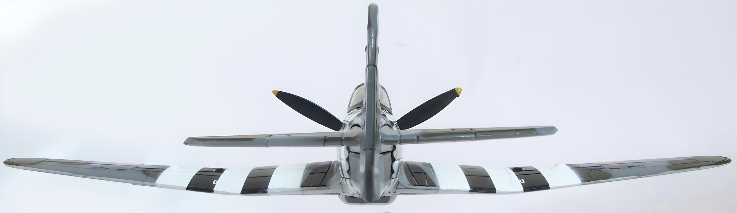 Oxford Diecast 121 Squadron RAF Holmsley South 1944 Hawker Typhoon Mk1 AC100 Rear
