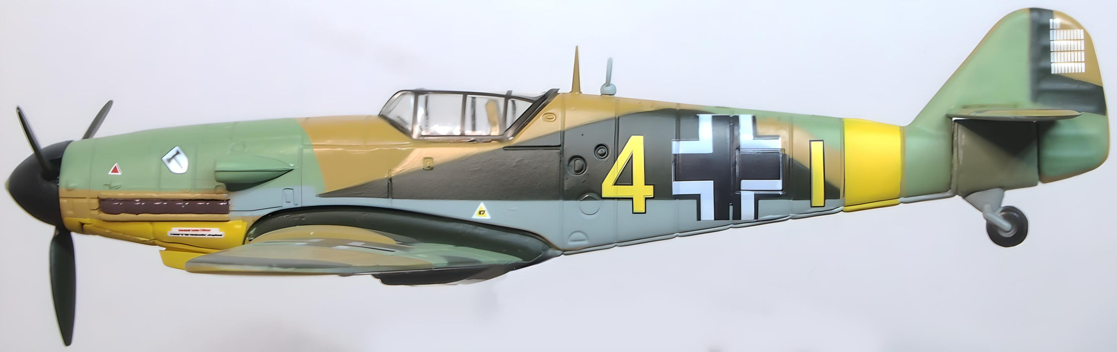 Messerschmitt-Bf-109F4/Trop-104-Eberhard-von-Boremsk No Swastika - 172 Scale AC114S left