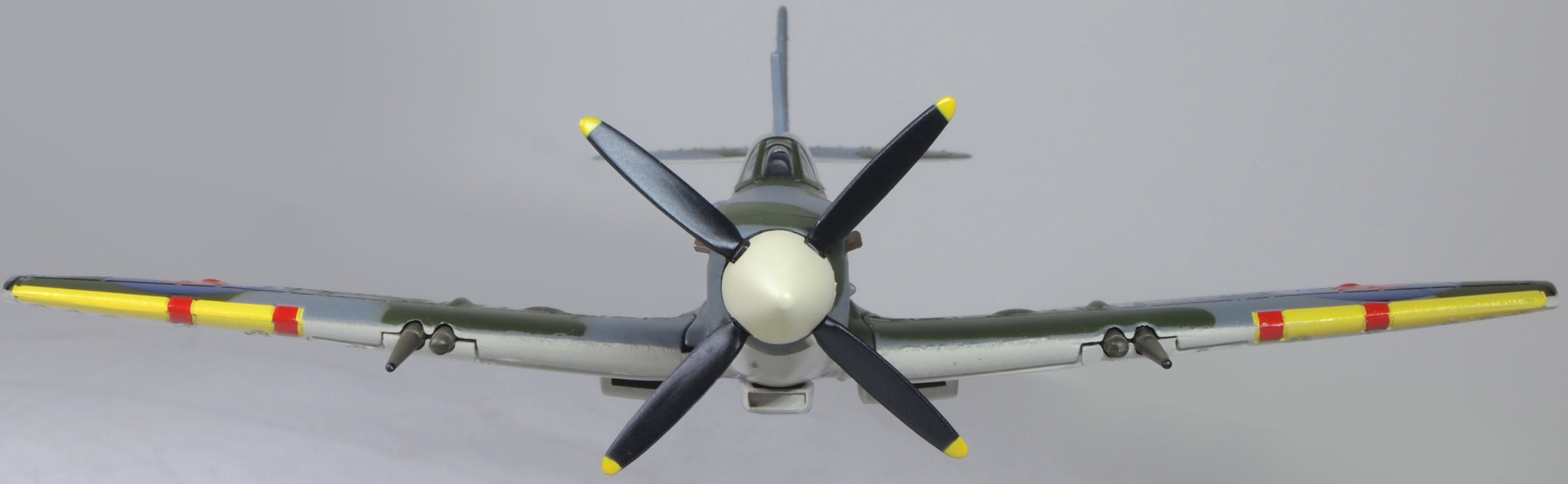 Oxford Diecast 1945 Spitfire Ixe Raf No.310 (czech) Sqn. Manston 1:72