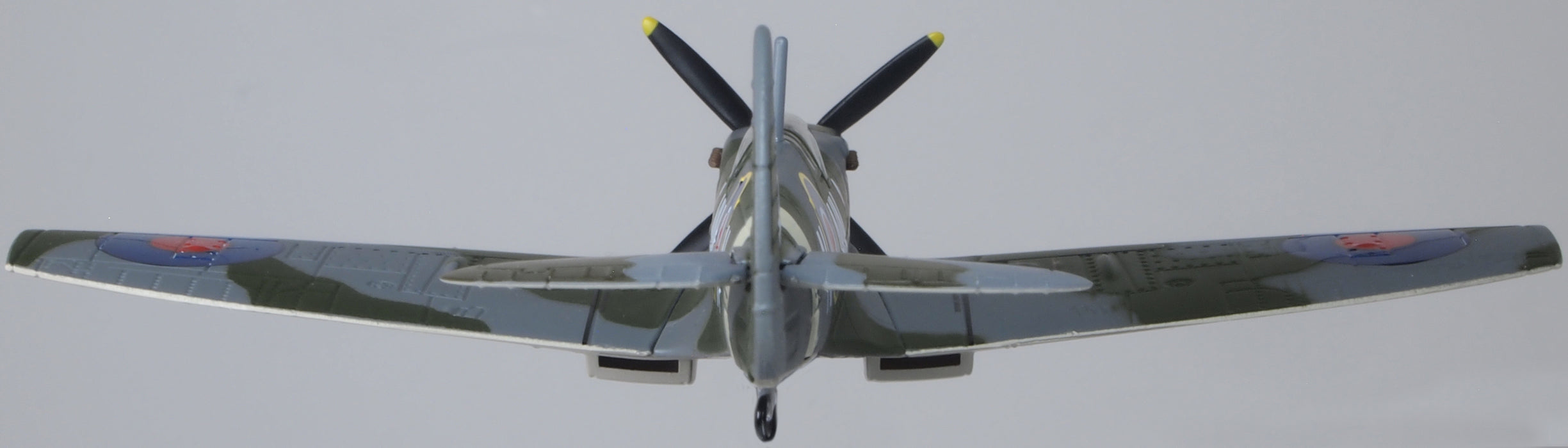 Oxford Diecast 1945 Spitfire Ixe Raf No.310 (czech) Sqn. Manston 1:72