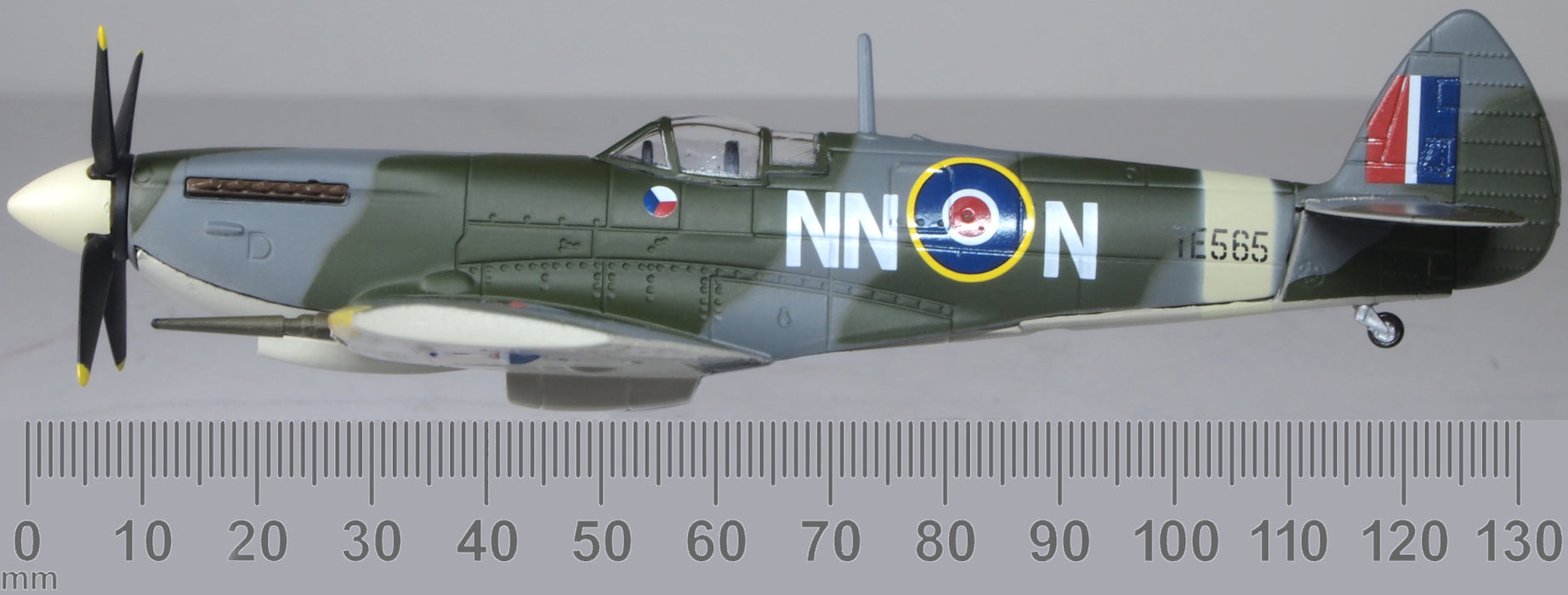 Oxford Diecast 1945 Spitfire Ixe Raf No.310 (czech) Sqn. Manston 1:72