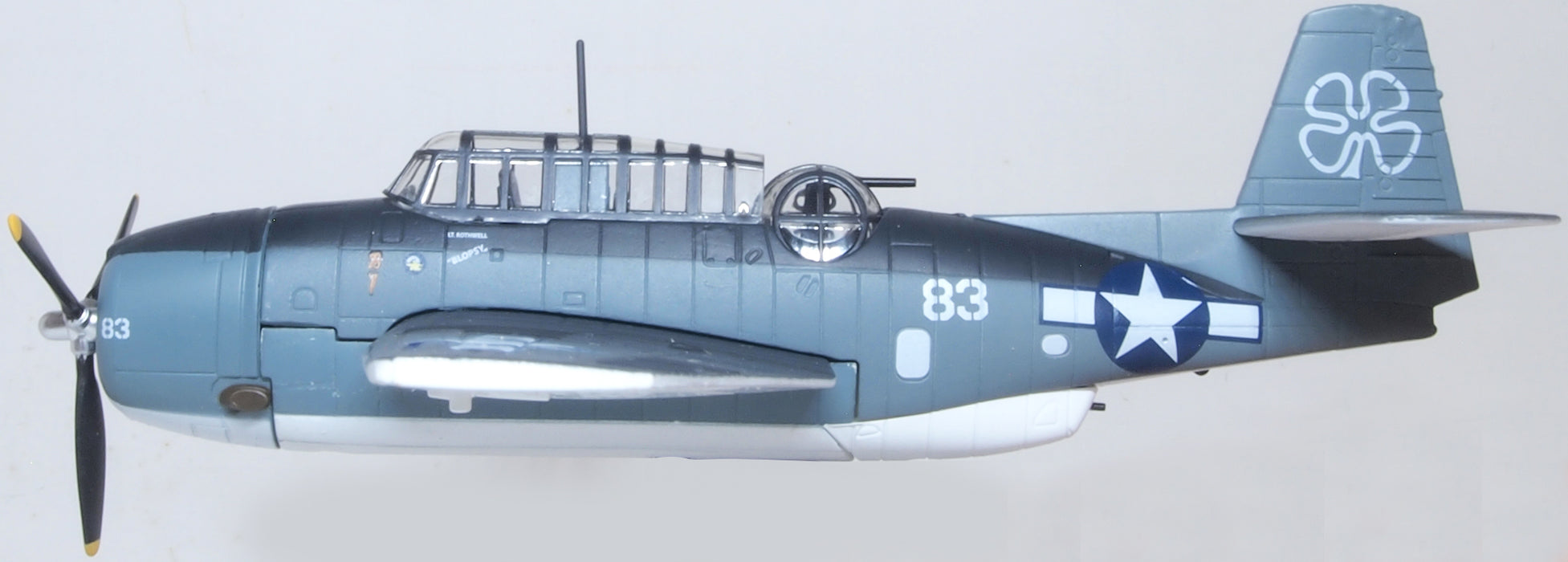 Oxford Diecast Grumman Avenger White 83 Blopsy Composite Sqn.76 USS Petrof Bay 1945 1:72