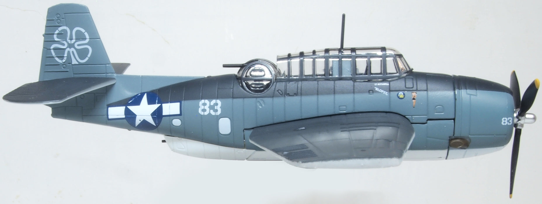 Oxford Diecast Grumman Avenger White 83 Blopsy Composite Sqn.76 USS Petrof Bay 1945 1:72