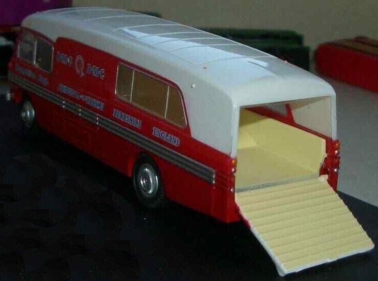 Oxford Diecast BMC Car Transporter & Two Minis BMC Competitions Dept 1:76 scale