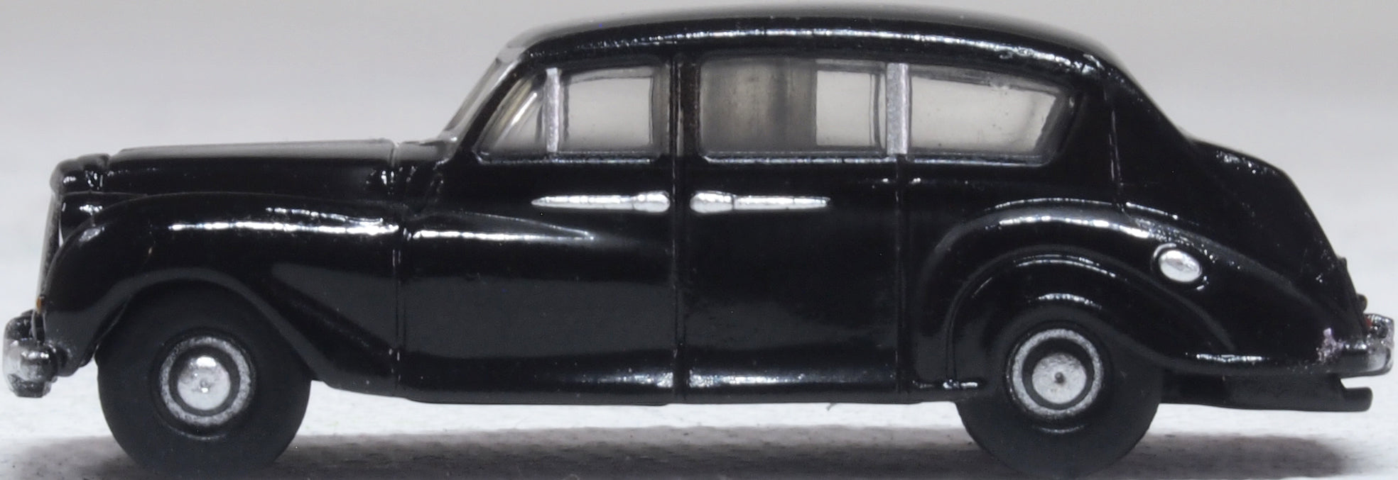 Oxford Diecast Austin Princess Black (Beatles) 1:148