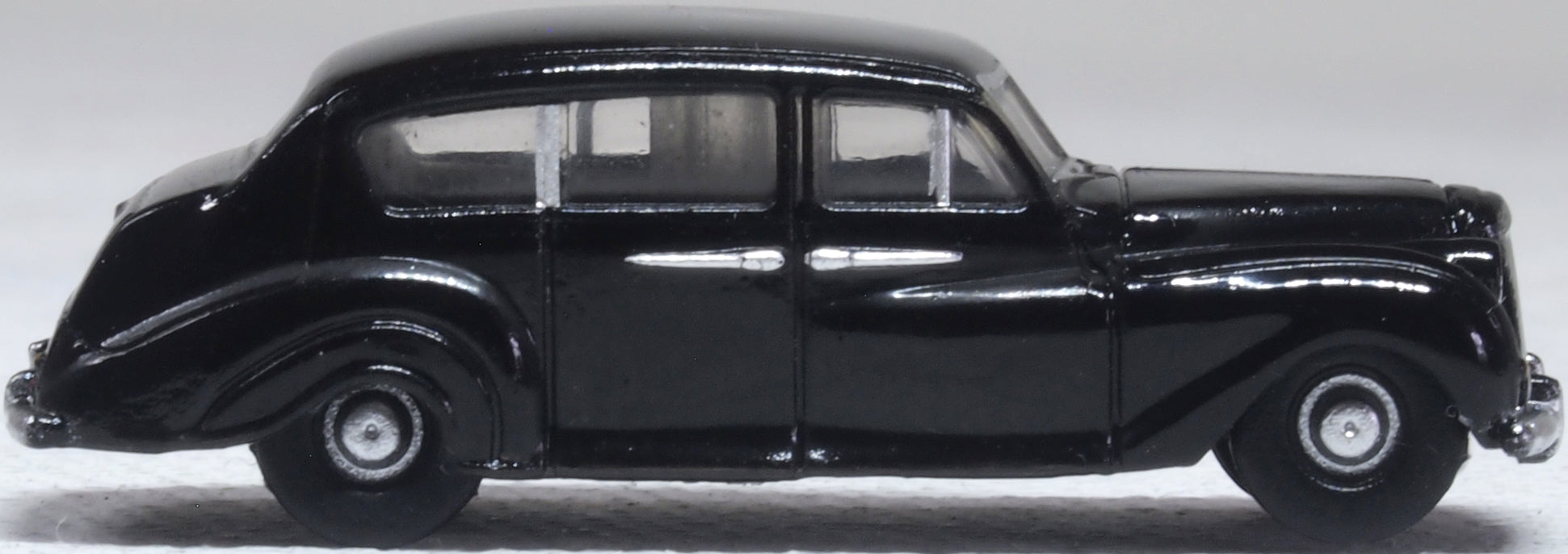 Oxford Diecast Austin Princess Black (Beatles) 1:148