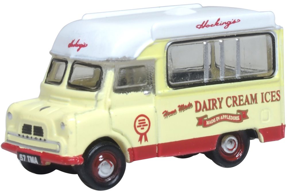 ROAD SIGNATURE FORD ICE CREAM TRUCK 1948 HOWARD JOHNSONS 1/18 ROAD SIGNATURE FORD ICE CREAM TRUCK 1948 HOWARD JOHNSONS 1/18