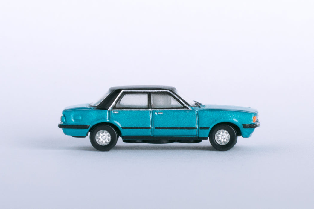 Oxford Diecast Ford Cortina Mk5 Cosmos Blue 1:148