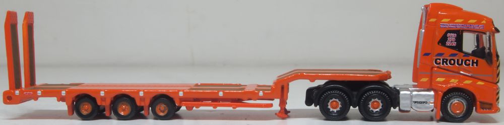 Oxford Diecast Volvo FH4 Semi Low Loader Crouch Recovery 1:148