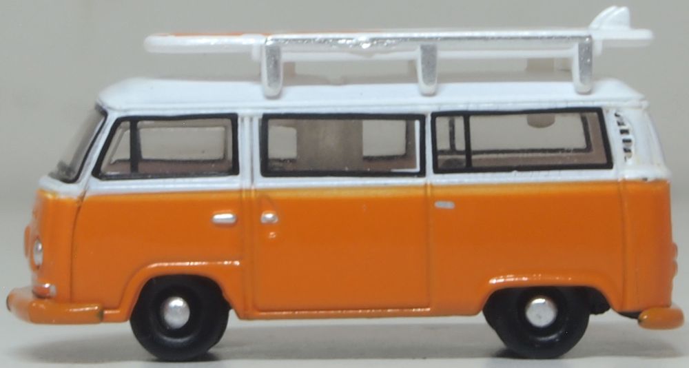 Oxford Diecast VW T2 Bay Window Bus/surfboards Signal Orange/White 1:148