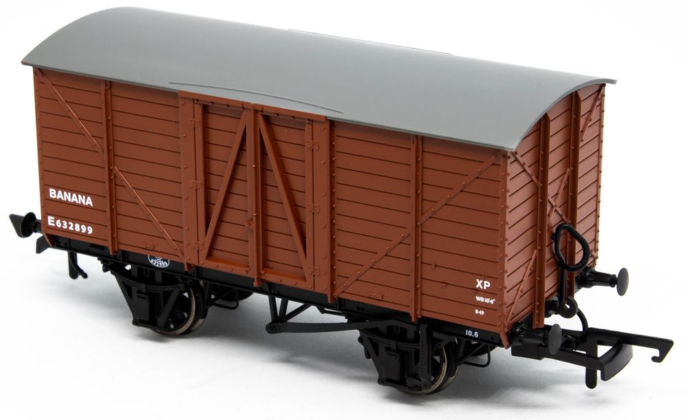OR76J26002 Bundle with 3 x Banana Vans, 1 x 7 Plank Wagon and 2 x Pilchards