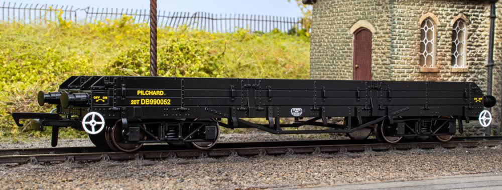 OR76J26002 Bundle with 3 x Banana Vans, 1 x 7 Plank Wagon and 2 x Pilchards