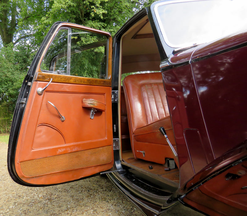 Oxford Diecast 1:43rd Scale Rolls Royce Silver Dawn/std Steel Maroon/black 43RSD001 Scanned Car Rear Door Driver Side Open