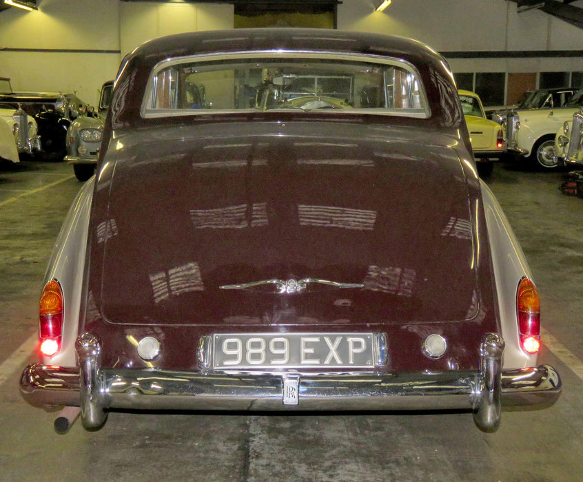 Oxford Diecast Rolls Royce Phantom V James Young Navy and Silver - 1:43 Scale 43RRP5001 Scanned Car Rear 2