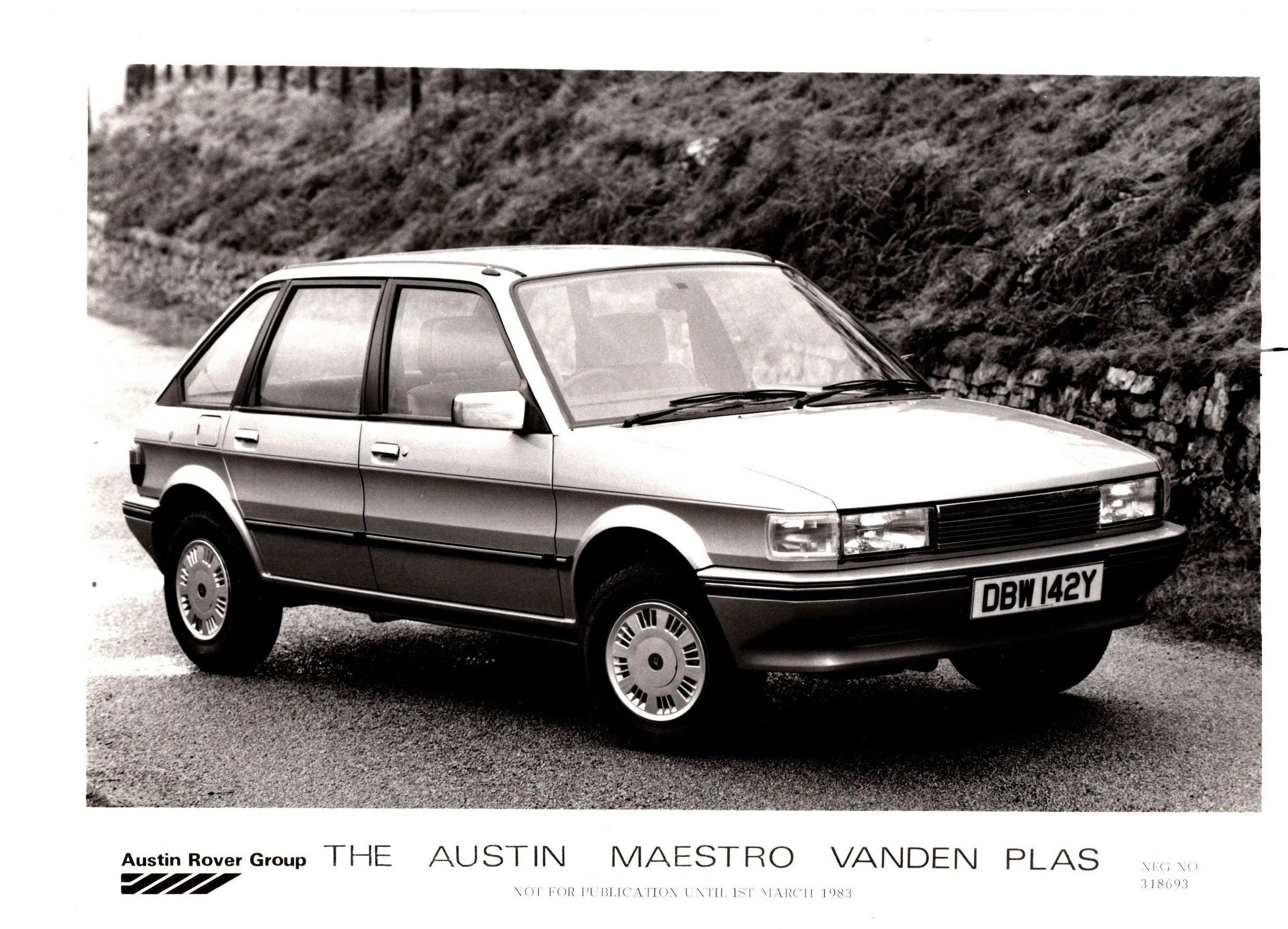 Oxford Diecast Austin Maestro Black