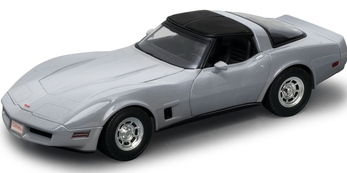 Welly Chevrolet Corvette 1982 Silver - 1:18 Scale — Oxford Diecast
