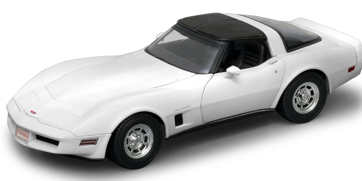 Welly Chevrolet Corvette 1982 White - 1:18 Scale — Oxford Diecast