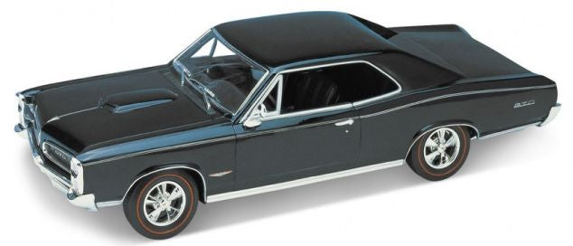 Welly Pontiac GTO GREEN - 1:18 Scale — Oxford Diecast