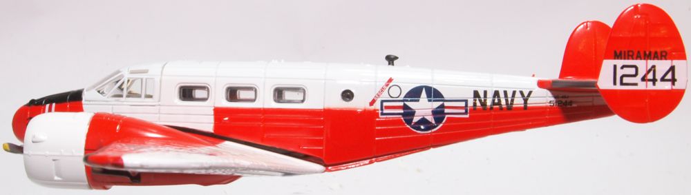 Oxford Diecast Beech UC-45J Expeditor 72BE003
