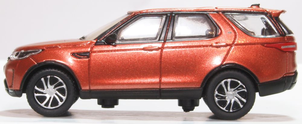 Oxford Diecast Namib Orange Land Rover Discovery 5 76DIS5004