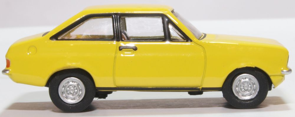 Oxford Diecast Signal Yellow Ford Escort MK2 76ESC002