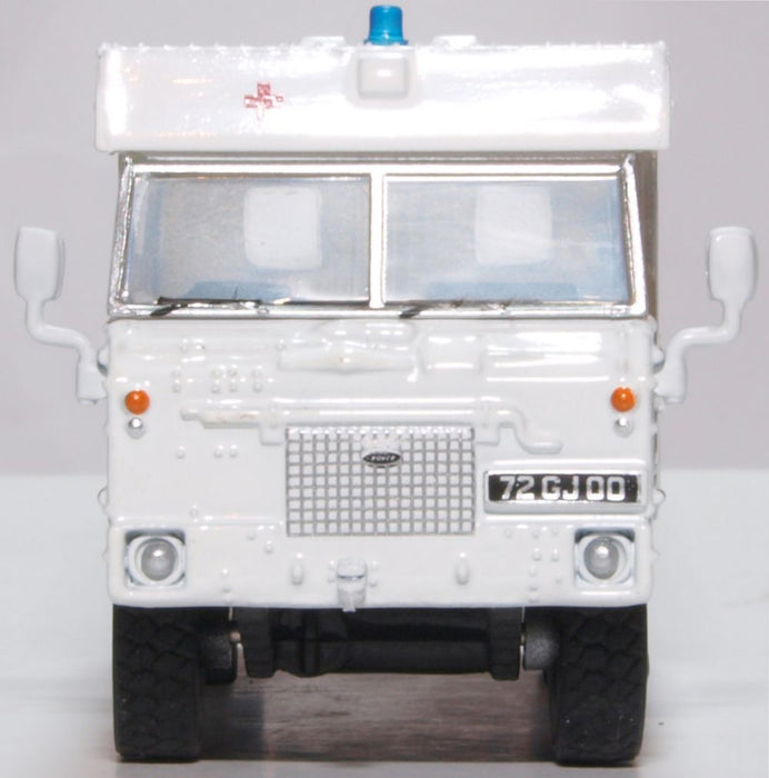 Oxford Diecast Land Rover FC Ambulance 24 Field Ambulance, Bosnia 76LRFCA003