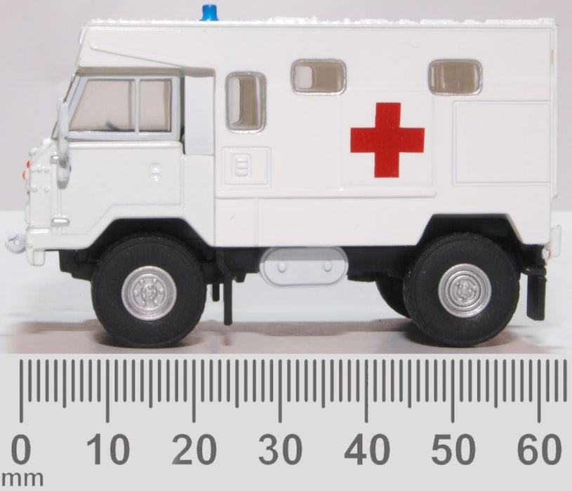 Oxford Diecast Land Rover FC Ambulance 24 Field Ambulance, Bosnia 76LRFCA003