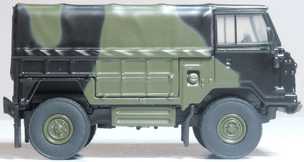 Oxford Diecast No 27 Squadron RAF Leuchars Land Rover FC GS