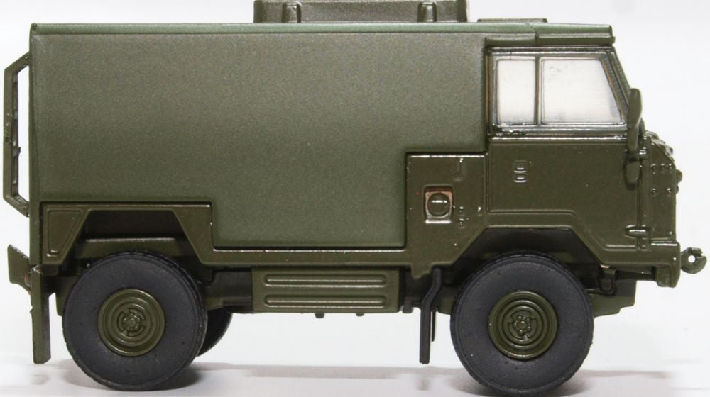 Oxford Diecast Land Rover FC Signals Nato Green 76LRFCS002