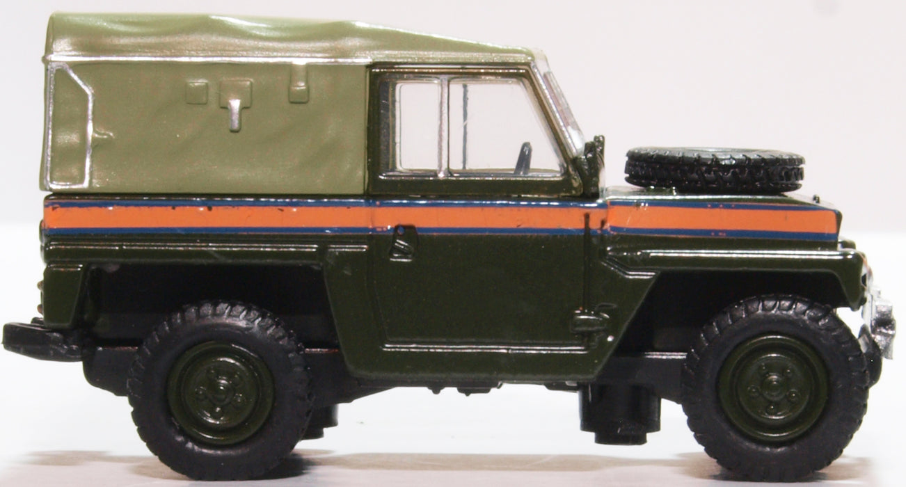 Oxford Diecast Land Rover Lightweight Canvas RAF Police 76LRL007