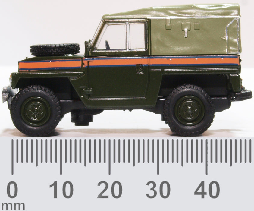 Oxford Diecast Land Rover Lightweight Canvas RAF Police 76LRL007