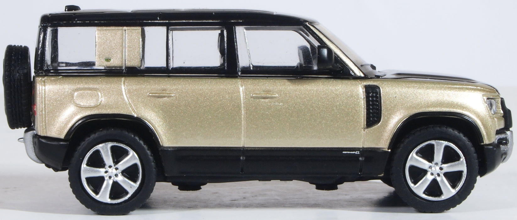 Oxford Diecast New Defender 110X 76ND110X001