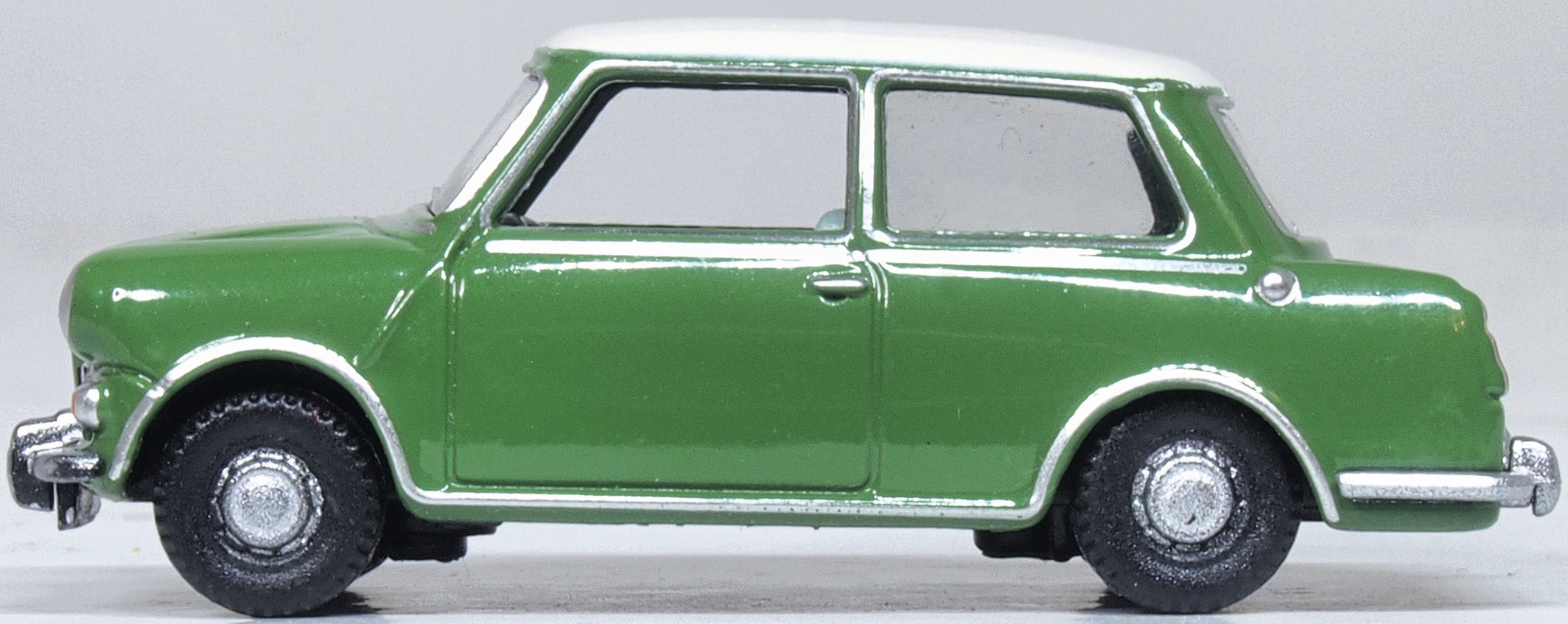 Oxford Diecast 76RE003 Riley Elf in Cumberland green & Old English Oxford Diecast 76RE003 Riley Elf in Cumberland green & Old English